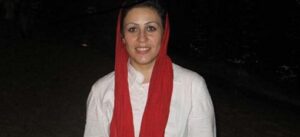 Après 15 ans de prison sans permission, l’emprisonnement de Maryam Akbari Monfared se poursuit