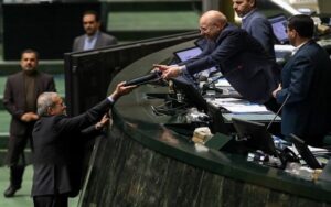 Les experts mettent en garde contre le « budget de guerre » inflationniste de l’Iran en 2025
