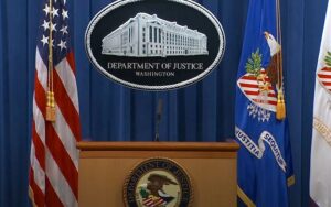 Français:Département américain de la Justice : le CGRI a ordonné à un agent d’assassiner Trump avant les élections