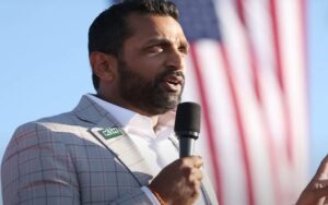 Des pirates informatiques du régime iranien ciblent le candidat de Trump à la direction du FBI