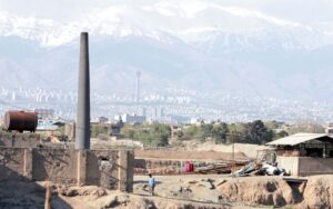Les bidonvilles en périphérie urbaine en Iran causent des problèmes environnementaux