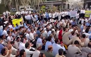 Les fluctuations des marchés financiers iraniens déclenchent des manifestations