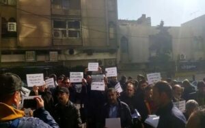 Les infirmières et les retraités font grève et protestent en Iran contre les difficultés économiques