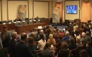 Le mercredi 26 février, Maryam Rajavi, présidente élue du Conseil national de la Résistance iranienne (CNRI), a participé à une réunion du Groupe parlementaire pour les droits de l’homme et la démocratie en Iran au Congrès américain. Tom McClintock du Parti républicain et Brad Sherman du Parti démocrate sont les coprésidents de ce groupe parlementaire. Maryam Rajavi a participé à l’audition en ligne, soulignant que la solution à la crise iranienne est un changement de régime par le peuple iranien et sa résistance. Rajavi a déclaré que le réseau de résistance à l’échelle nationale et les unités rebelles constituent la principale force de changement et les combattants de la liberté en Iran, déterminés à payer le prix le plus élevé pour la libération de leur patrie captive.