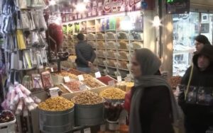 Des familles iraniennes contraintes de consommer des aliments bon marché pour éviter la faim