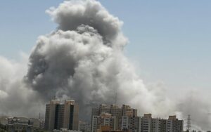 Répression du régime iranien sous le feu de la guerre : enlèvements, arrestations et coupures d’internet