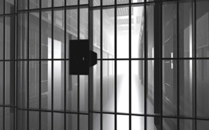 Des familles de prisonniers politiques soumises à des fouilles humiliantes à la prison du Grand Téhéran