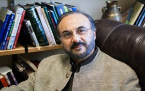 Une figure du régime iranien liée aux crimes contre l'humanité de 1988 réapparaît dans les milieux universitaires