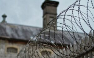 Iran : 5 prisonniers condamnés à mort à 12 reprises pour des motifs sécuritaires