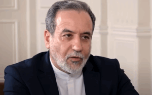 Le ministre iranien des Affaires étrangères : le retour à la normale des sanctions coûtera cher