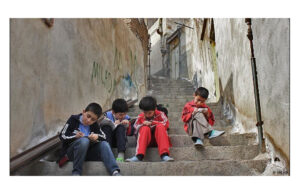 En Iran, des élèves de villages vont à l'école sans petit-déjeuner et s'évanouissent