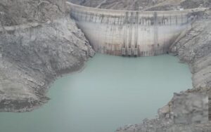 Douze grands barrages iraniens alimentent en eau potable et agricole à moins de 10 % de leur capacité