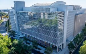 Banque mondiale : L’économie iranienne continue de se contracter