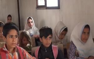 La crise économique accentue le déclin du système éducatif en Iran
