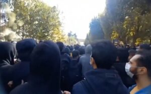 Le mouvement étudiant iranien ne peut être réduit au silence : les voix s'élèvent à nouveau pour la Journée des étudiants