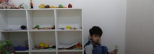 Près de 4 000 enfants iraniens atteints d'autisme ont interrompu leur traitement faute de moyens financiers