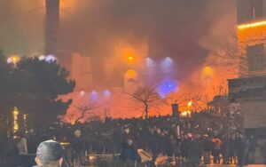 Forbes : Les manifestations en Iran pourraient enfin sonner le glas du régime ; les « Unités de résistance » mieux préparées, l’aura d’invincibilité de Khamenei s’effrite