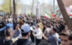 Des slogans « Mort à Khamenei » et « Mort au dictateur » résonnent dans les universités iraniennes
