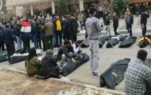 Le directeur du plus grand cimetière de Téhéran confirme les tirs de « coup de grâce » sur les manifestants blessés