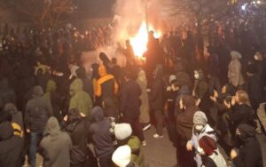 Arrestations massives après les manifestations en Iran : la répression brutale du régime de Khamenei