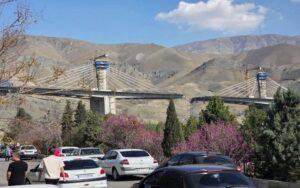 Réactions à l'attaque du plus haut pont du Moyen-Orient en Iran