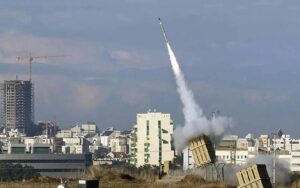 Iran : le régime et Israël reprennent des attaques réciproques intenses
