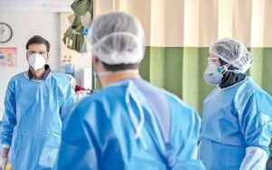 Le système de santé iranien au bord de la crise face à l'émigration massive des infirmiers