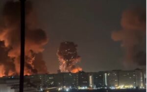 Troisième vague de frappes américaines contre le régime iranien après la fermeture du détroit d'Ormuz par le CGRI