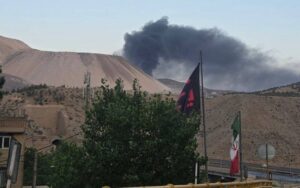 Échange de frappes militaires en escalade entre les États-Unis et le régime iranien