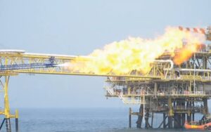 La pénurie de gaz jette une ombre sur l’Iran alors que des milliards sont gaspillés à cause du torchage du gaz