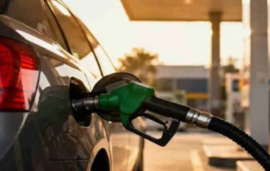 Iran : De longues files d'attente se forment suite à un déficit quotidien de 17 millions de litres d'essence
